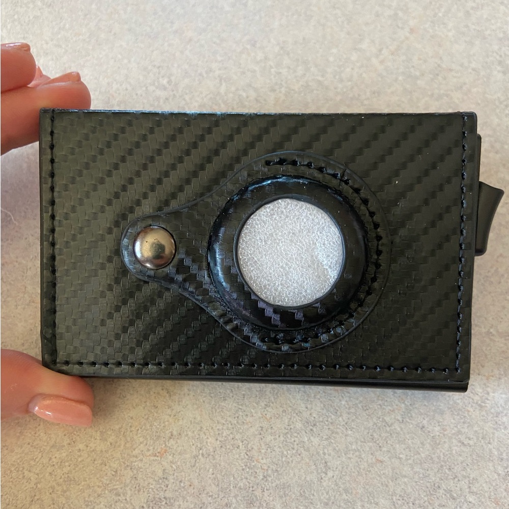 Carbon RFID sleek wallet with apple air tag holder